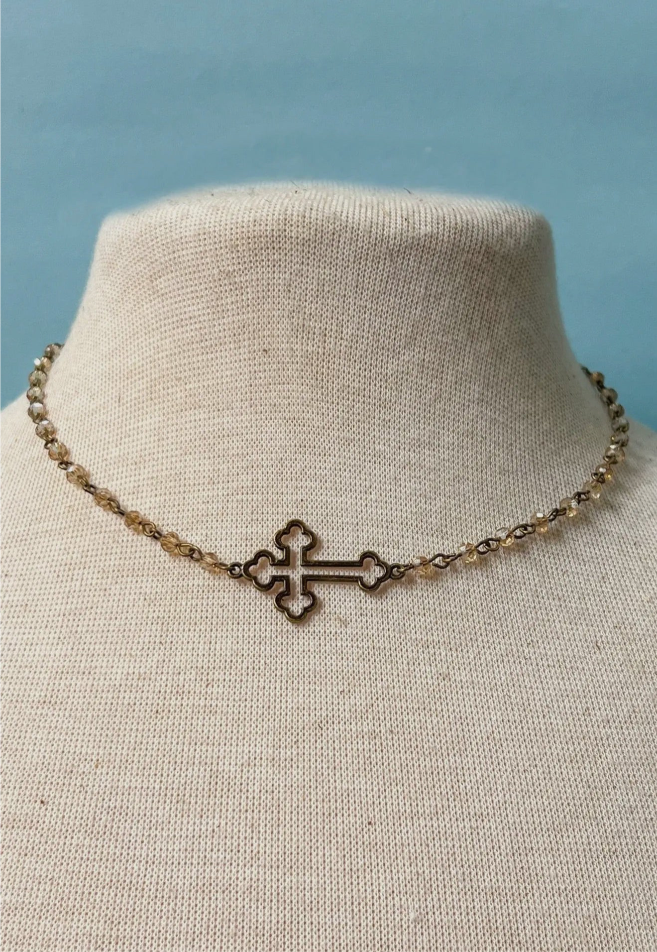 Tia Cross Neklace