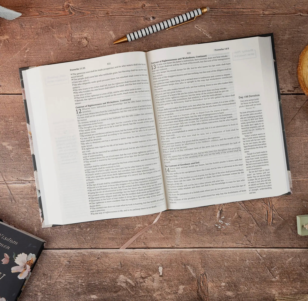 Daily Wisdom for Women SKJV Devotional Bible