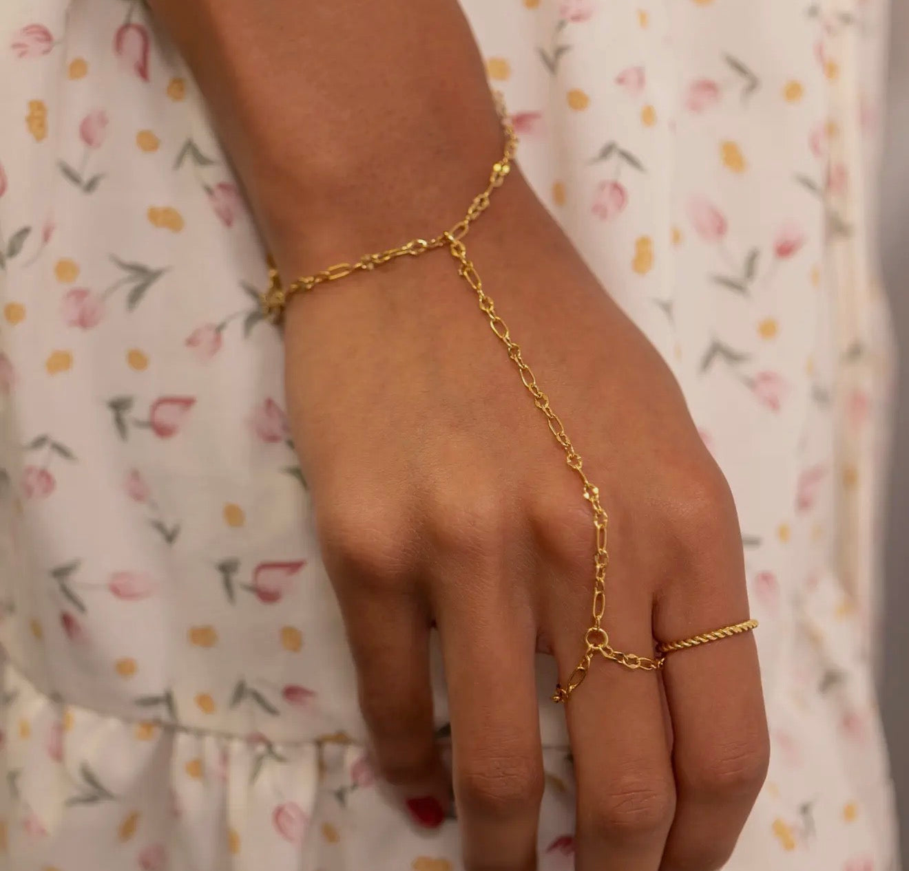 Hand Chain Gold