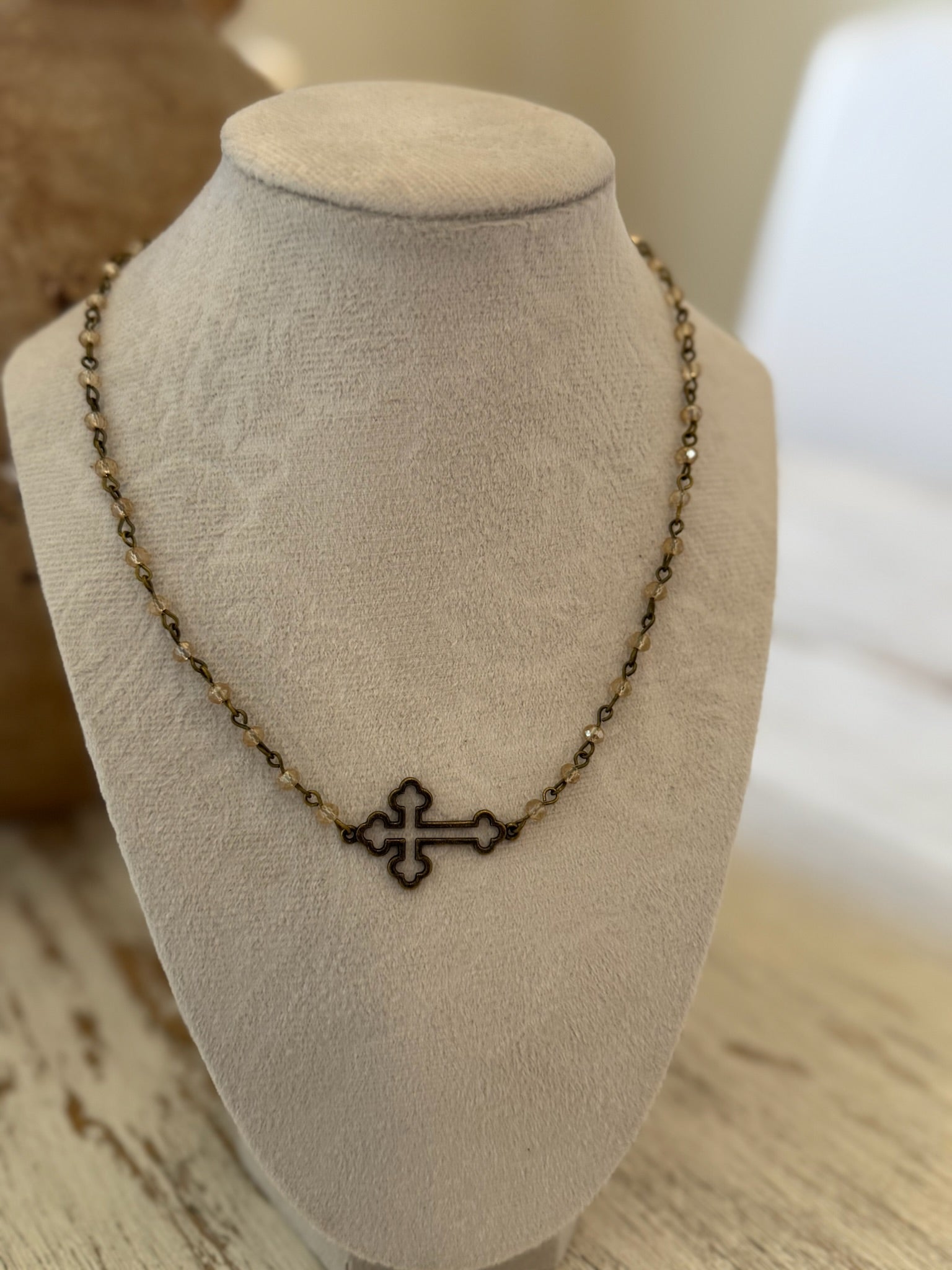 Tia Cross Neklace