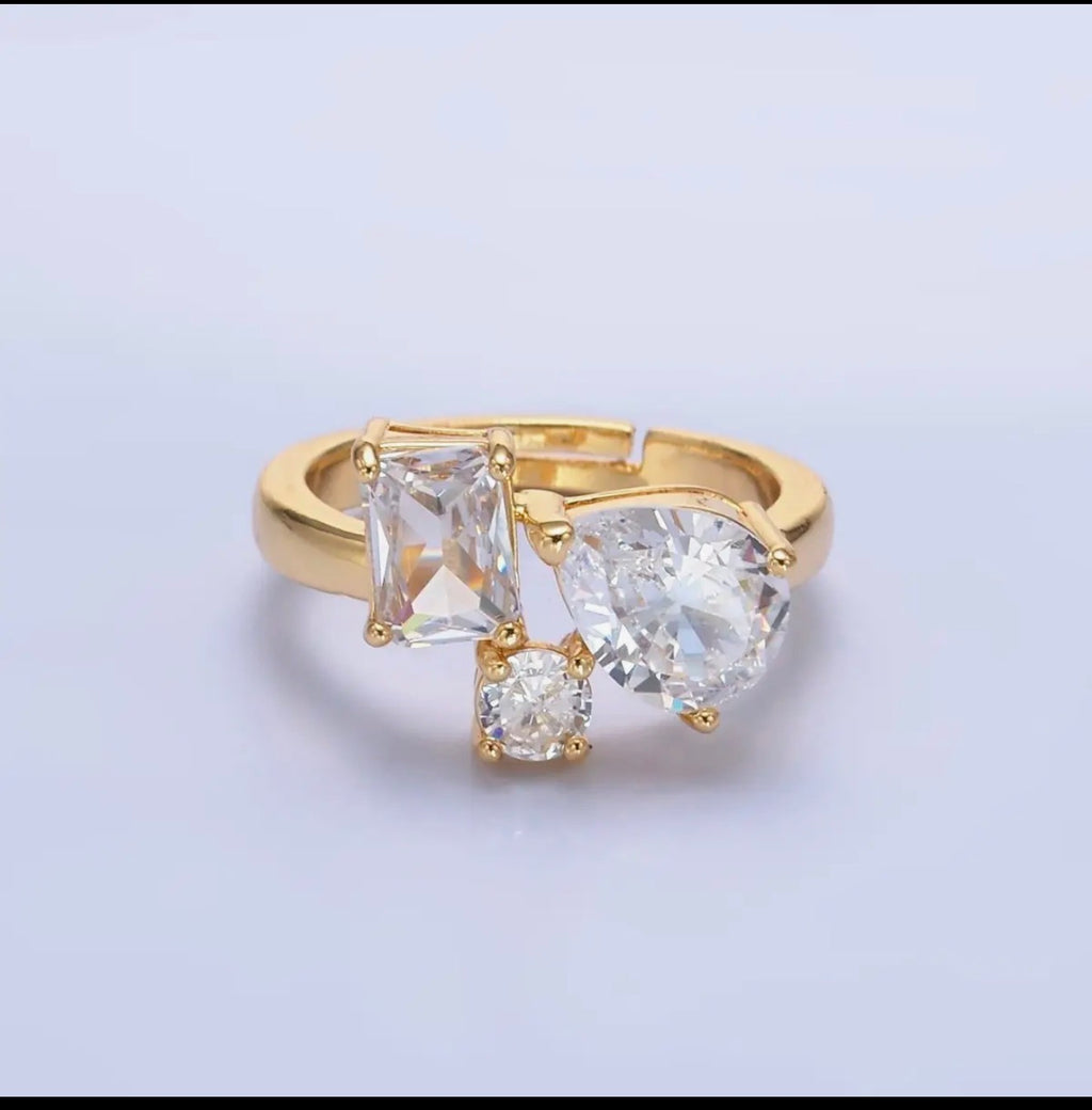 Gold Ring 3 stones