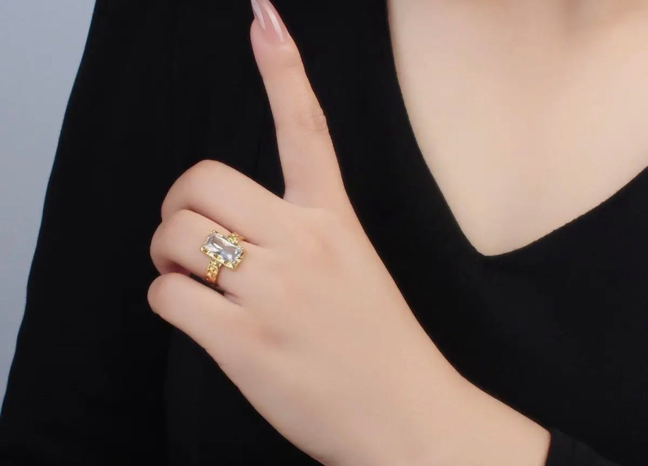 Baguette Gold Hammered Ring