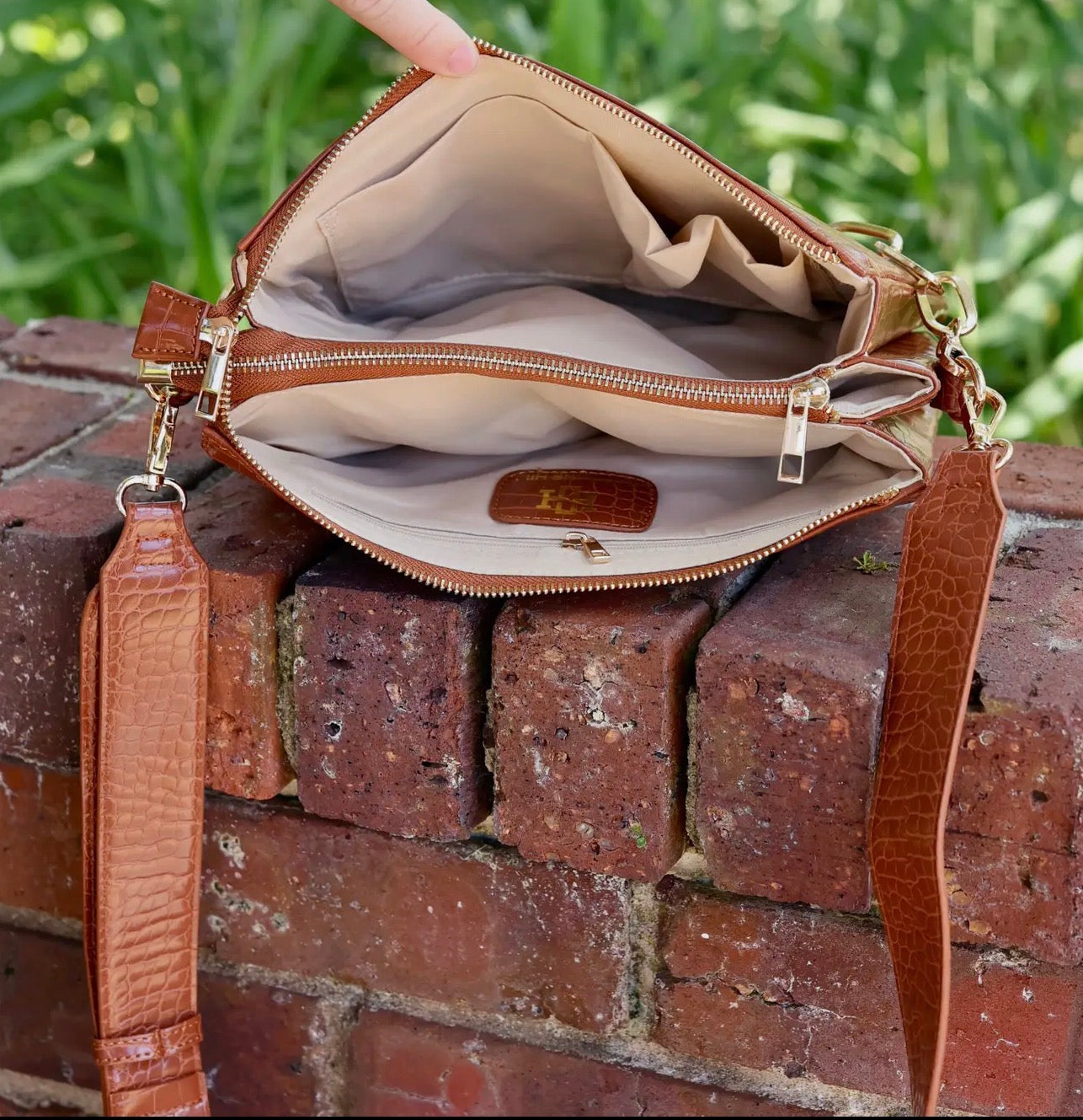 Ariana Crossbody Pearl Caroline Hill Purse