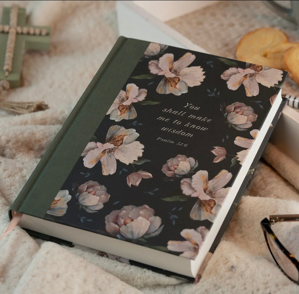 Daily Wisdom for Women SKJV Devotional Bible